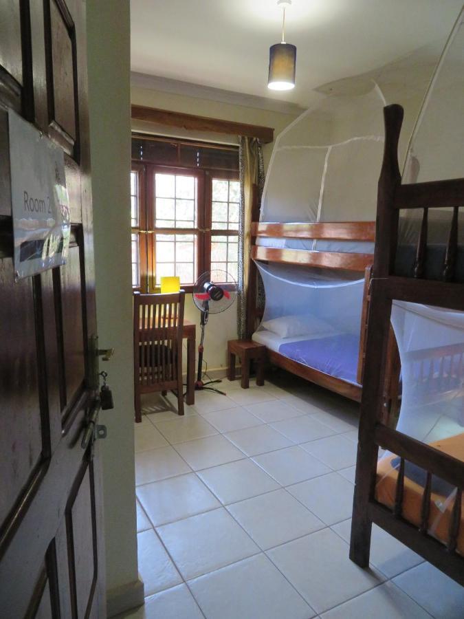 Отель Bikeventures House Uganda Джинджа Экстерьер фото