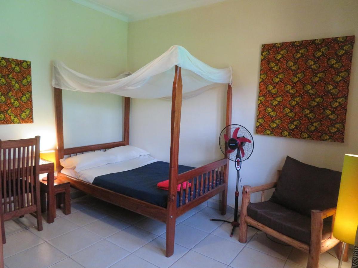 Отель Bikeventures House Uganda Джинджа Экстерьер фото