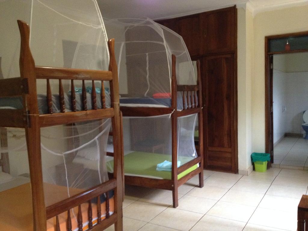 Отель Bikeventures House Uganda Джинджа Экстерьер фото