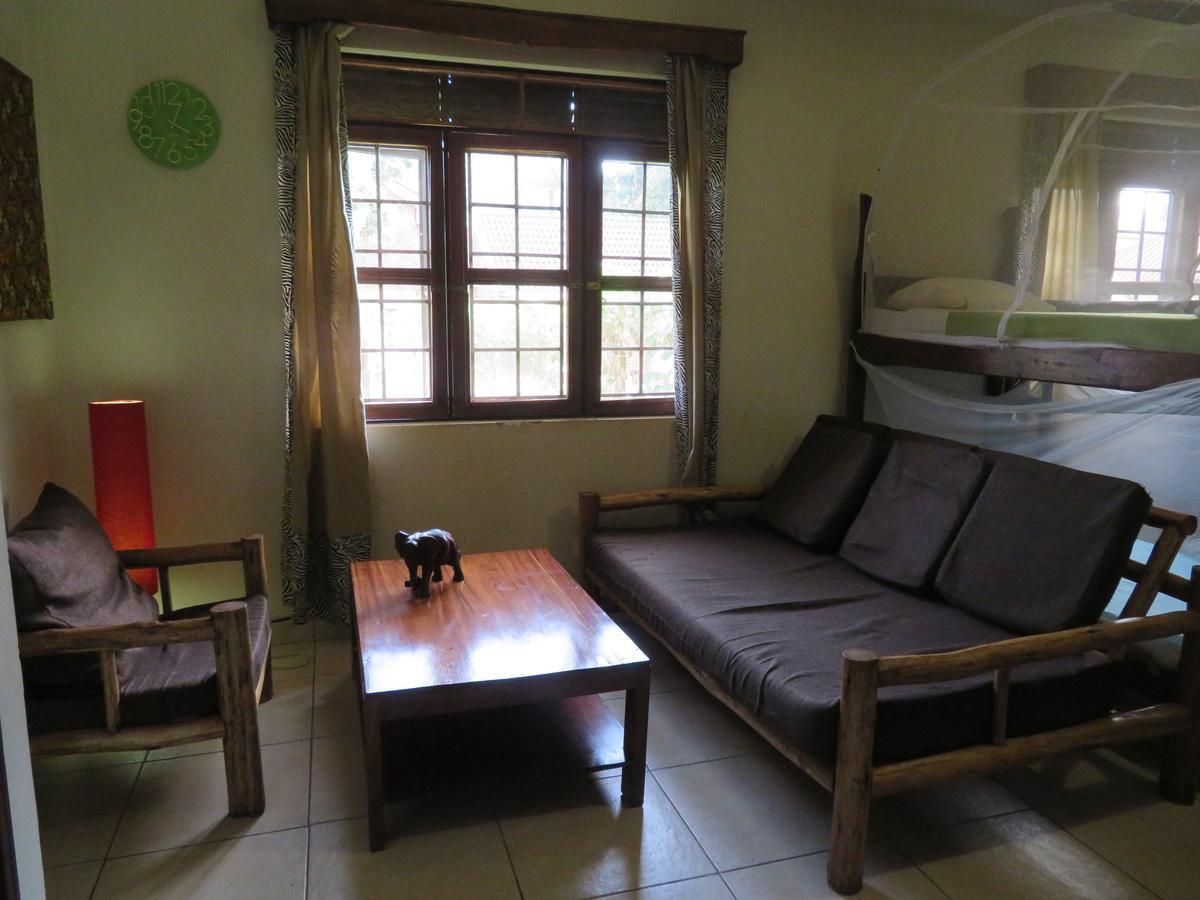 Отель Bikeventures House Uganda Джинджа Экстерьер фото