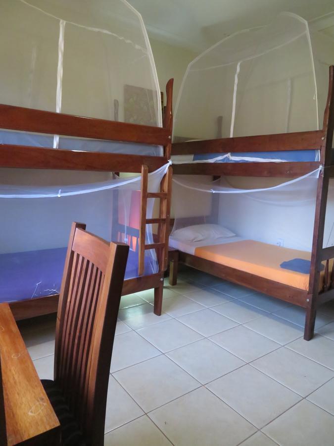 Отель Bikeventures House Uganda Джинджа Экстерьер фото